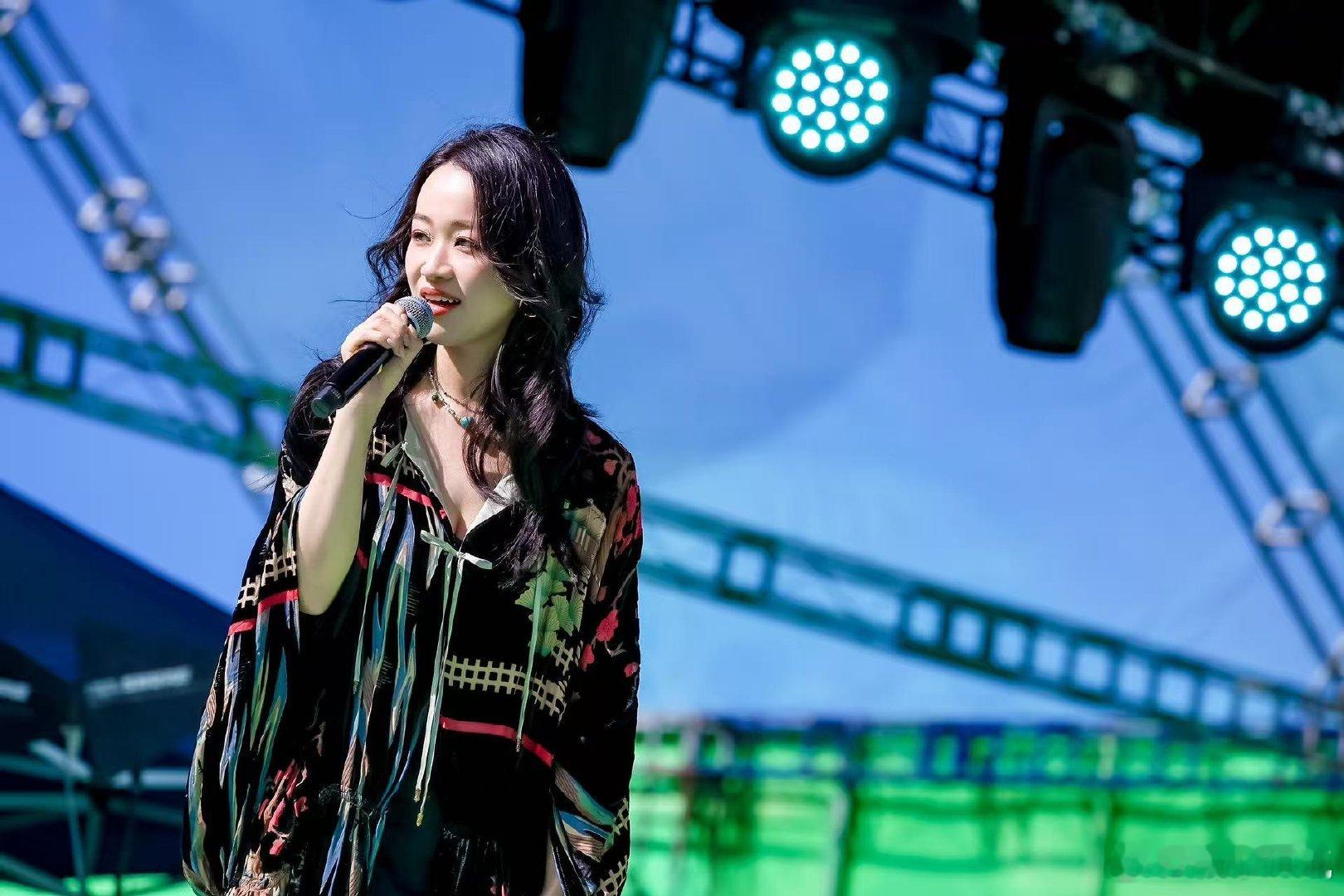 王菲为什么选中你我经历的一刻 谁还在循环《你我经历的一刻》！王菲的选择真的太有品