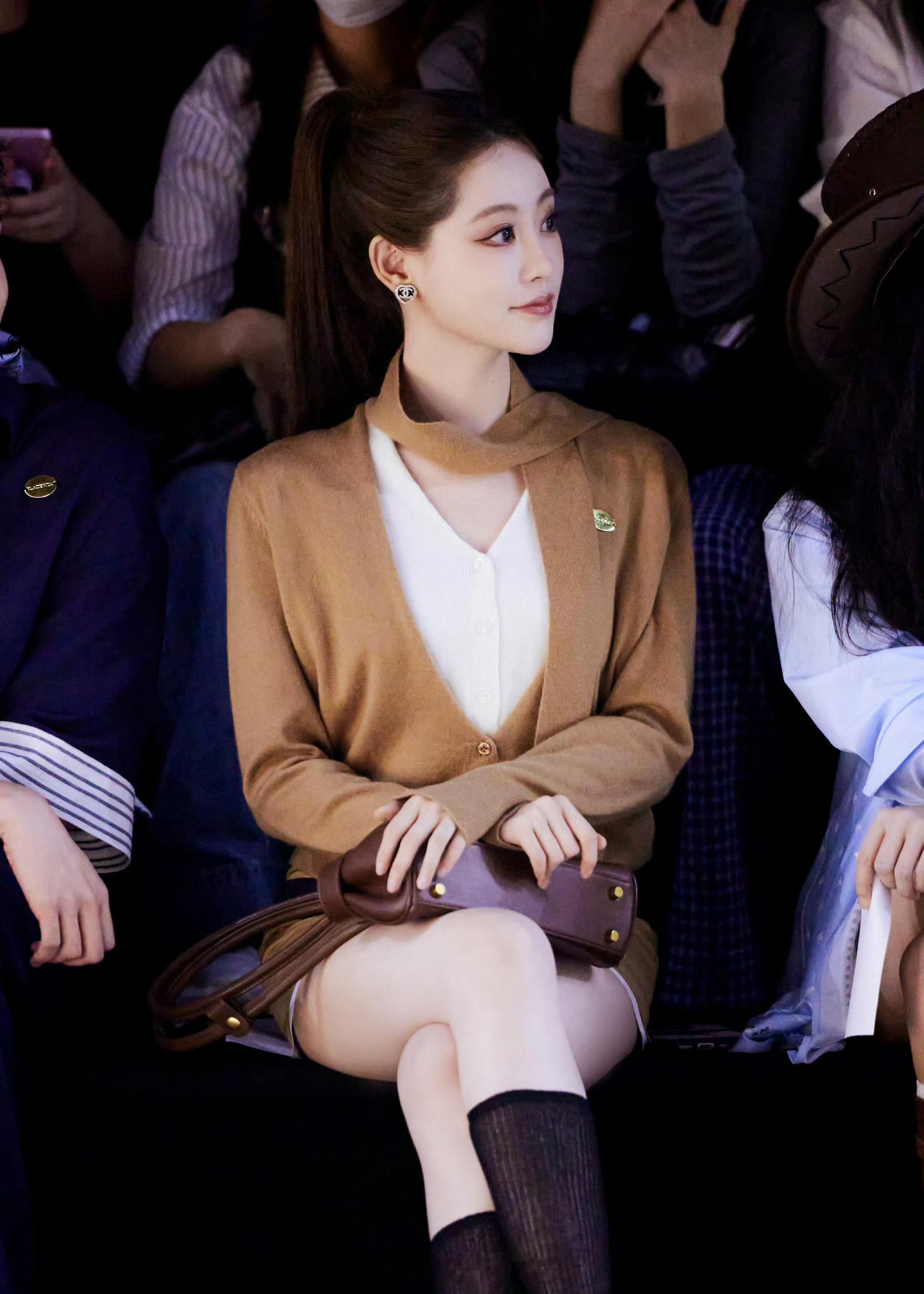 祝绪丹[超话]zxd祝绪丹姬紫月 🩷祝绪丹遮天 玫瑰花海吹起了一阵浪漫的风，风