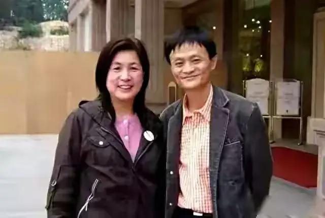 马云
张瑛
夫妻照