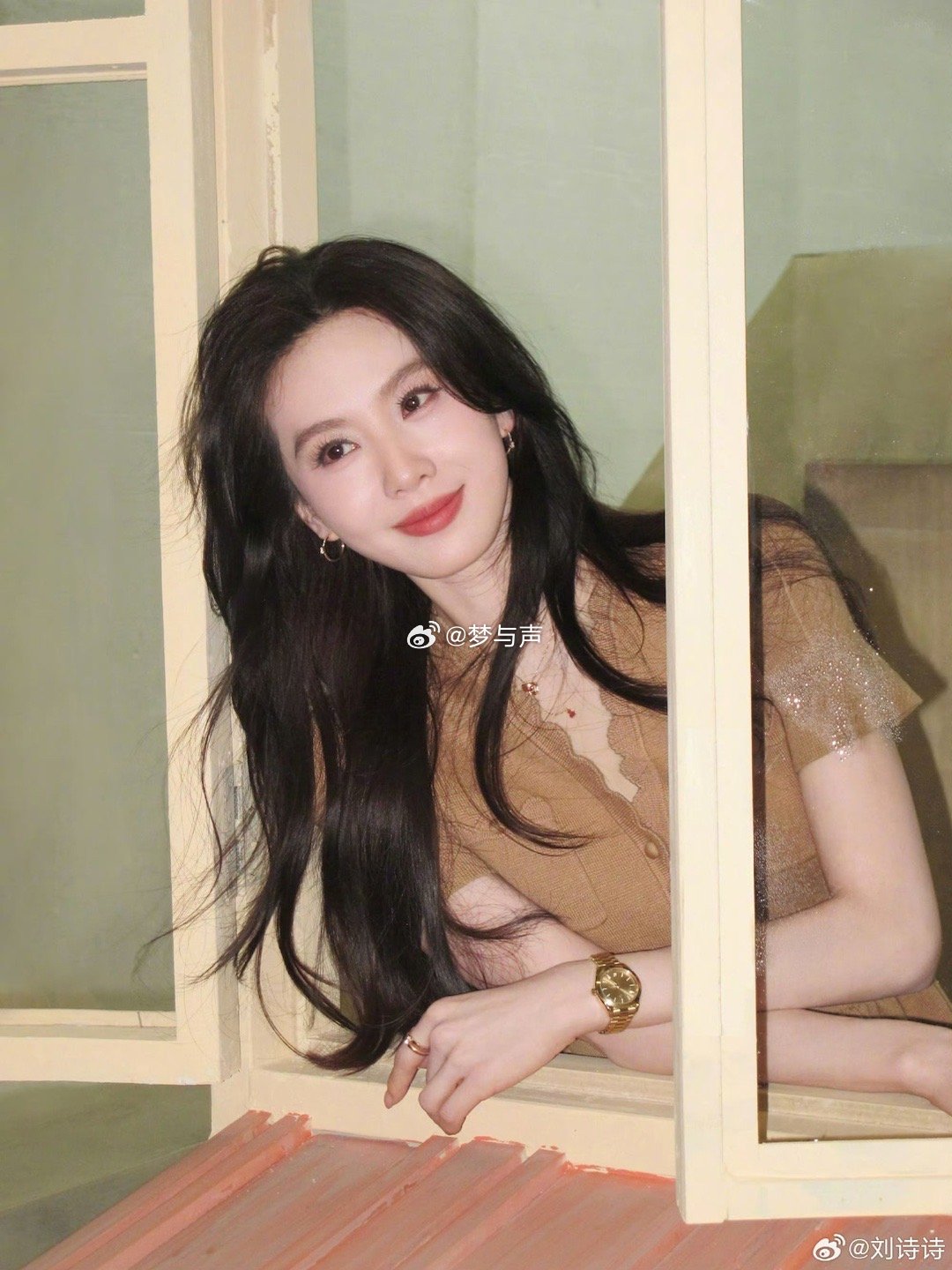 刘诗诗不知道什么是饭撒刘诗诗大型饭撒现场 张小婉发现刘诗诗不懂饭撒，当场科普。诗