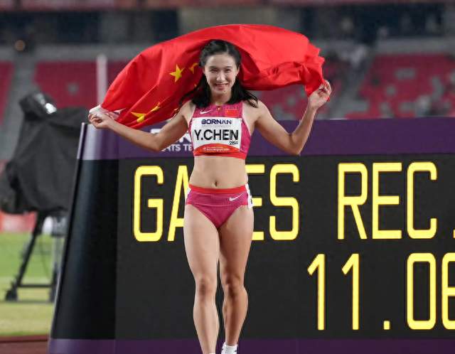 11秒06！小孩姐100米夺冠，陈妤颉赛后采访的一番话：太凡尔赛了