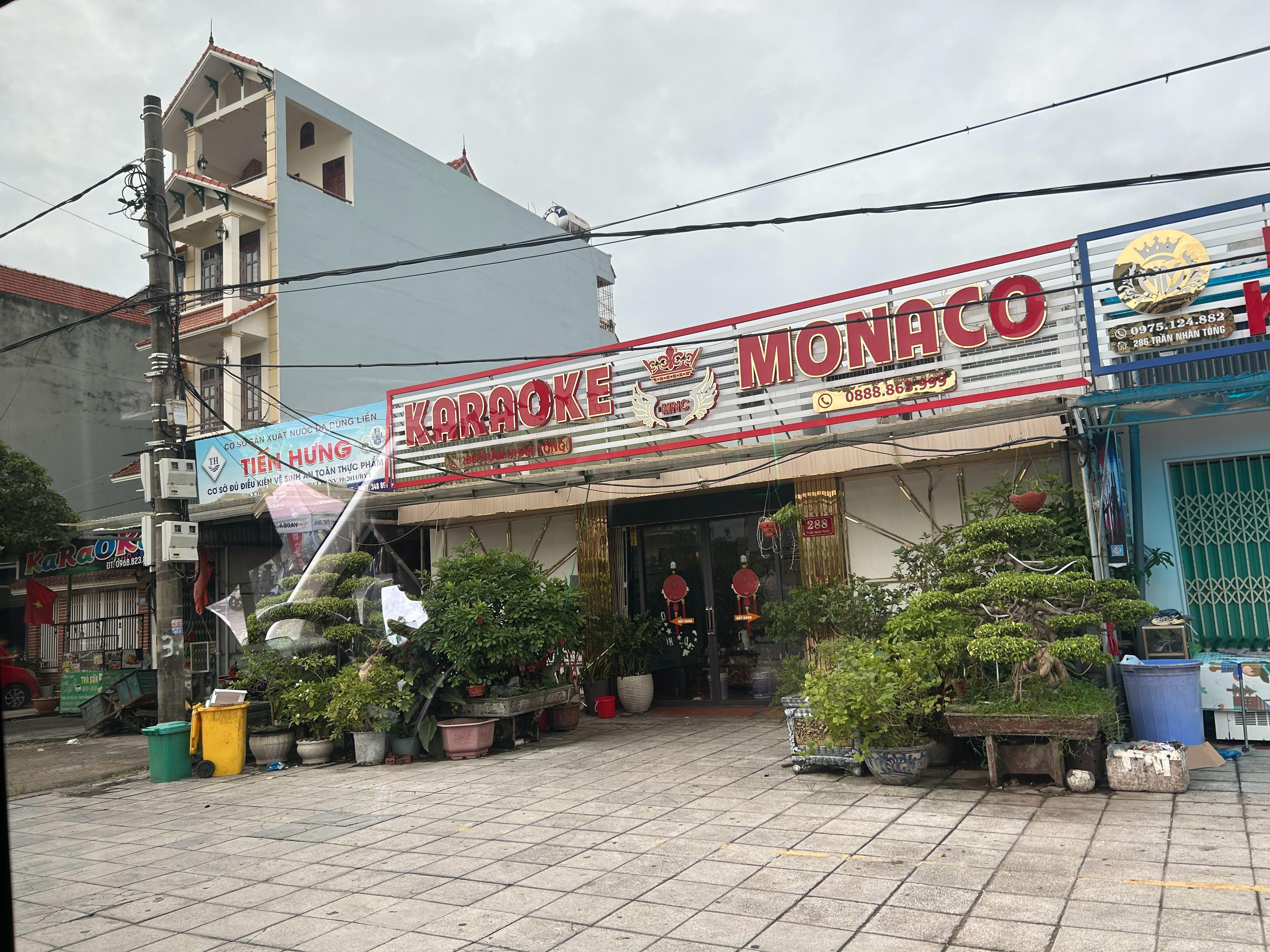 早上八点就得起床，坐车一小时去机场，坐飞机回胡志明市啦，很久没那么早起床了犯困