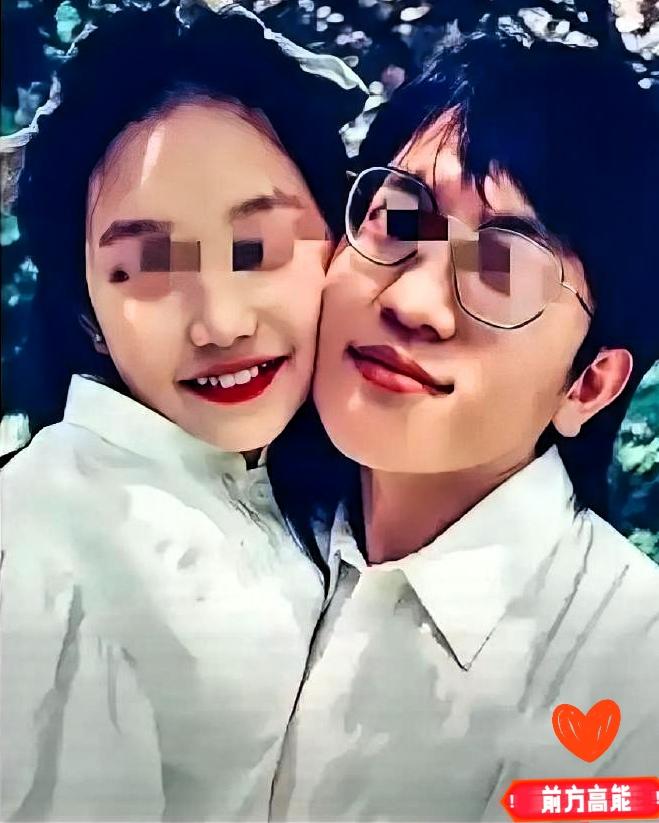 25万买一束光，值哭了！
 
上海icon一男子领养了一个 12 岁的盲童女孩，