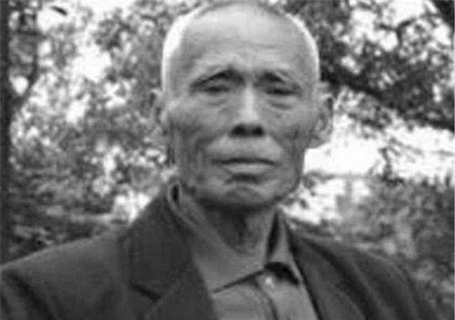 1949年，敌人让杨钦典把白公馆剩下的19名地下党员全部杀了，这时，一个地下党员
