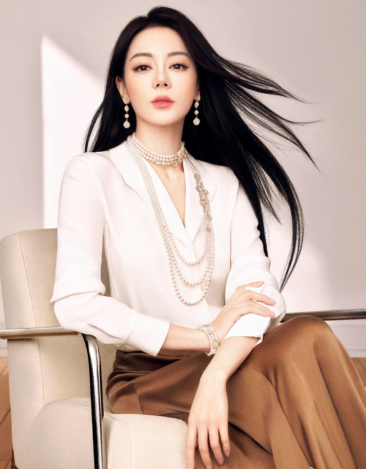 [超话] 贺思慕 迪丽热巴 御木本 
[爱慕][爱慕][爱慕] ​​​