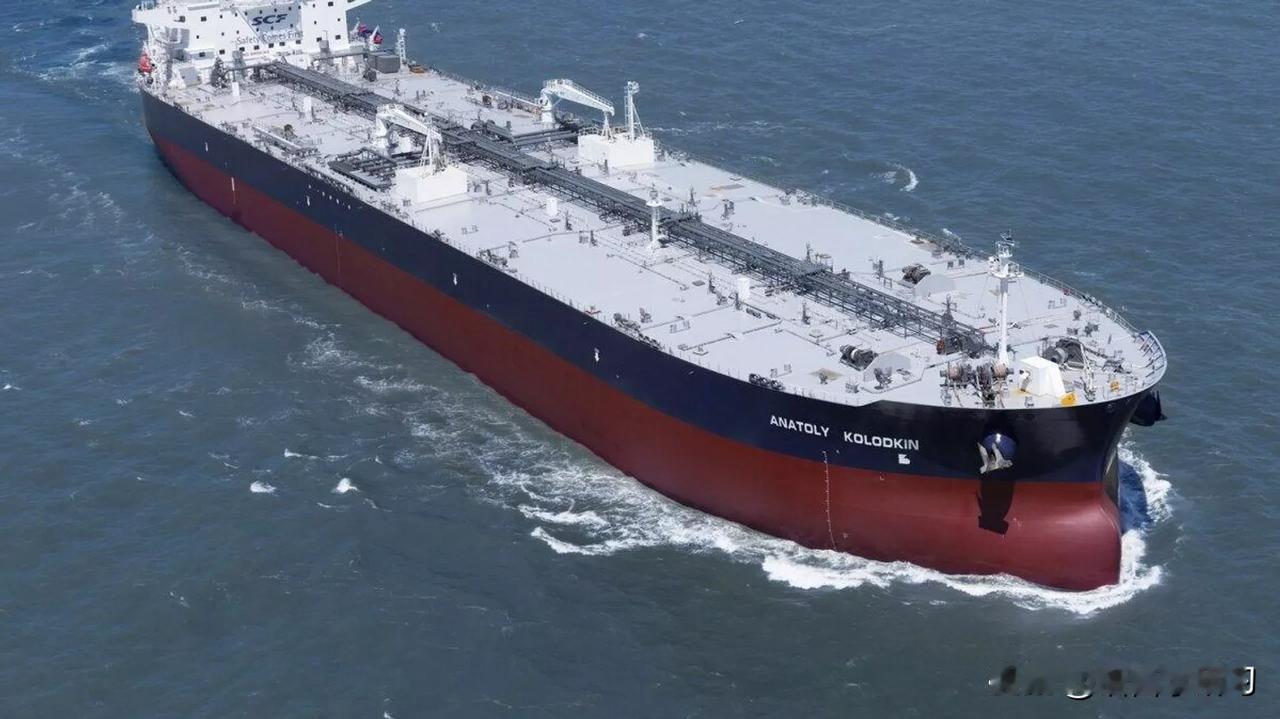 媒体：伊朗海军扣押一艘油轮

据伊朗国家广播电视台报道，伊朗军队扣押了一艘试图破