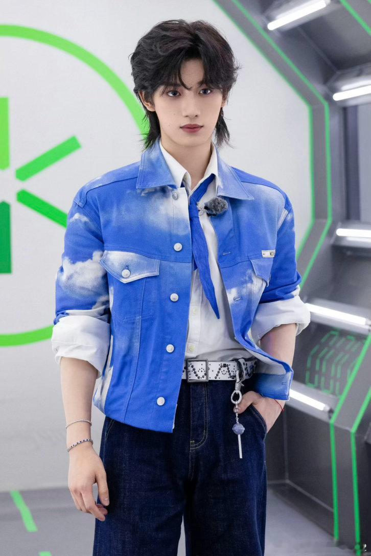 开始推理吧丁程鑫 开始推理吧4丁程鑫开推进行曲 你就像阳光剌破云层，缓慢而温柔，