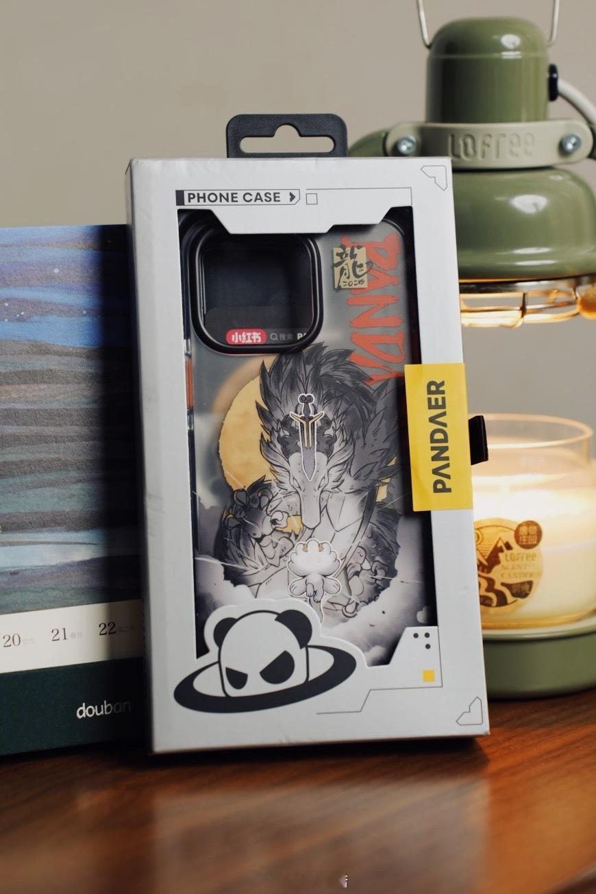 PANDAER也有iPhone的龙年限定壳啦～最近整上了新壳子！这壳子一上手最直