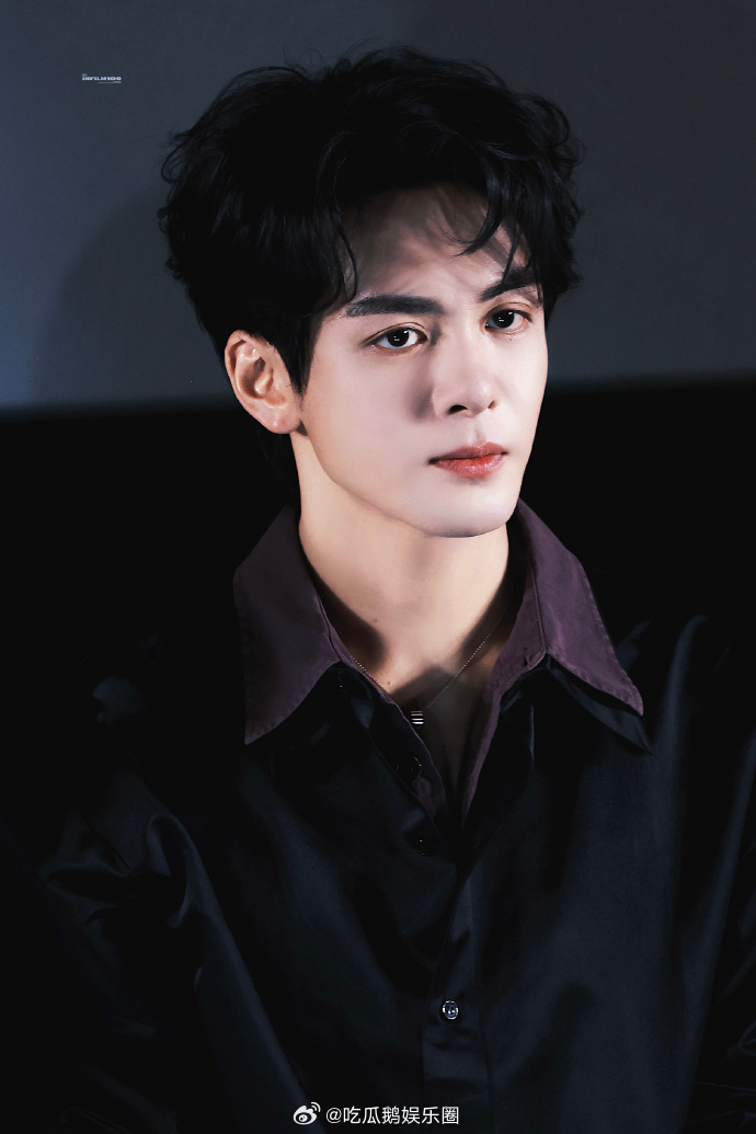 曾舜晞情商曾舜晞高情商发言月鳞绮纪追剧团见证高情商，尊重女方、谦逊感恩，分寸感拉