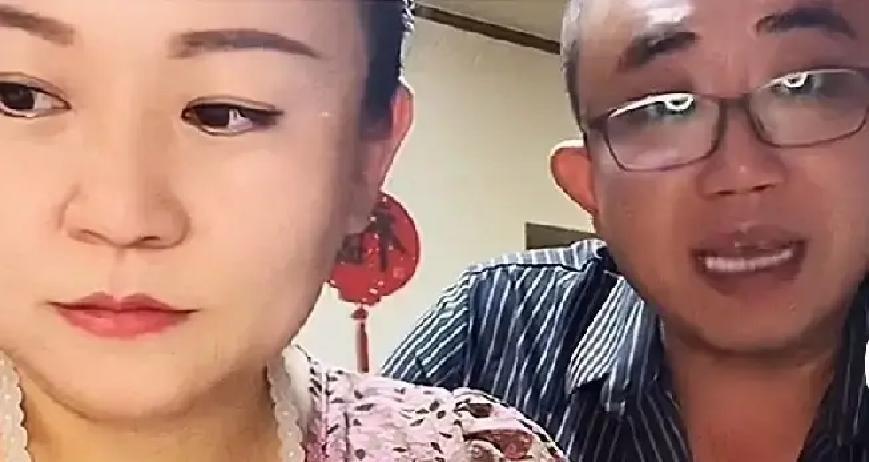 男人带着现任媳妇和前任三个人同框直播，当着无数人的面聊起当年送的“金镯子”

这