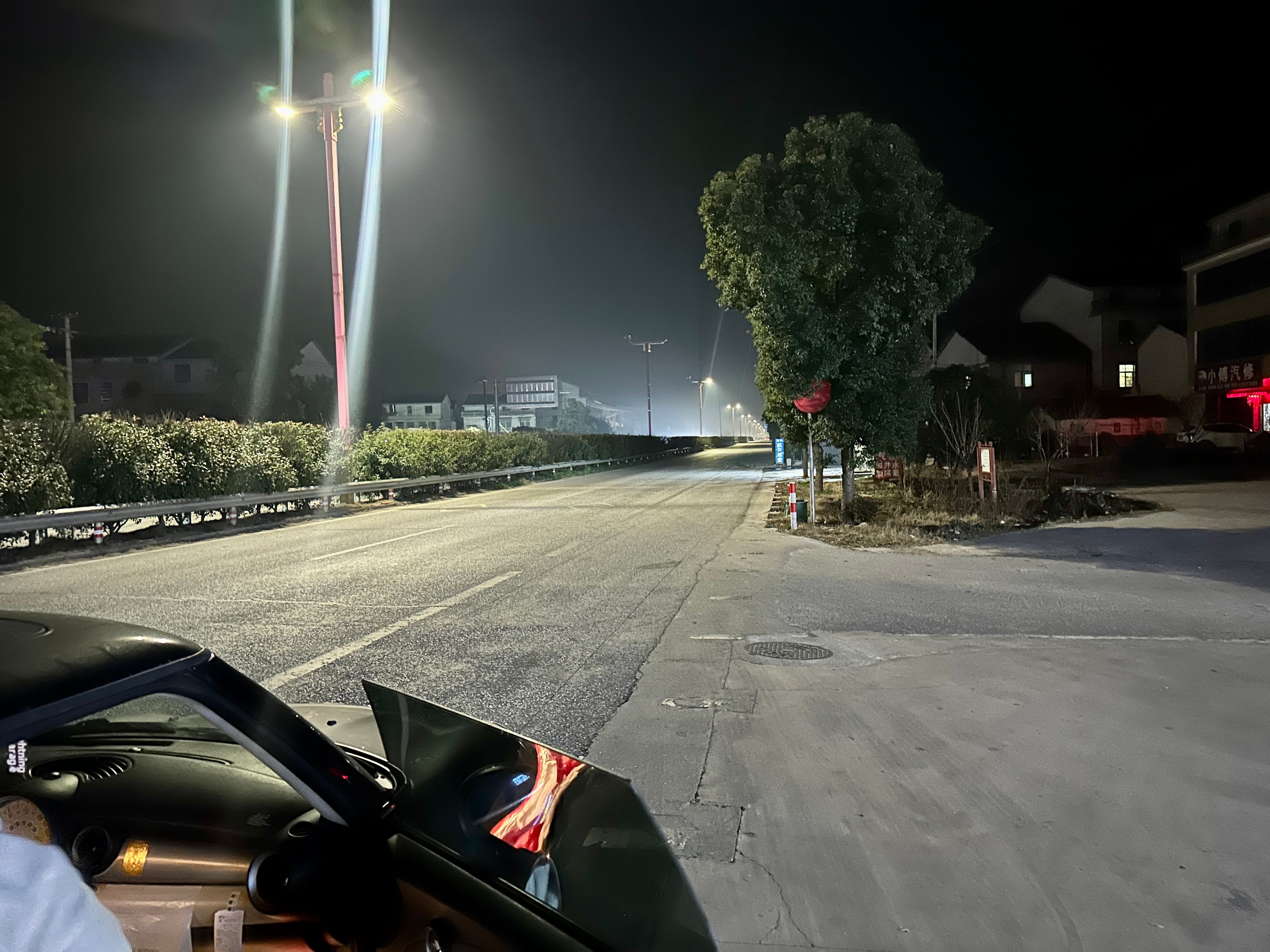 今晚到长沙。明天打扫车库卫生。后天正式开工。 