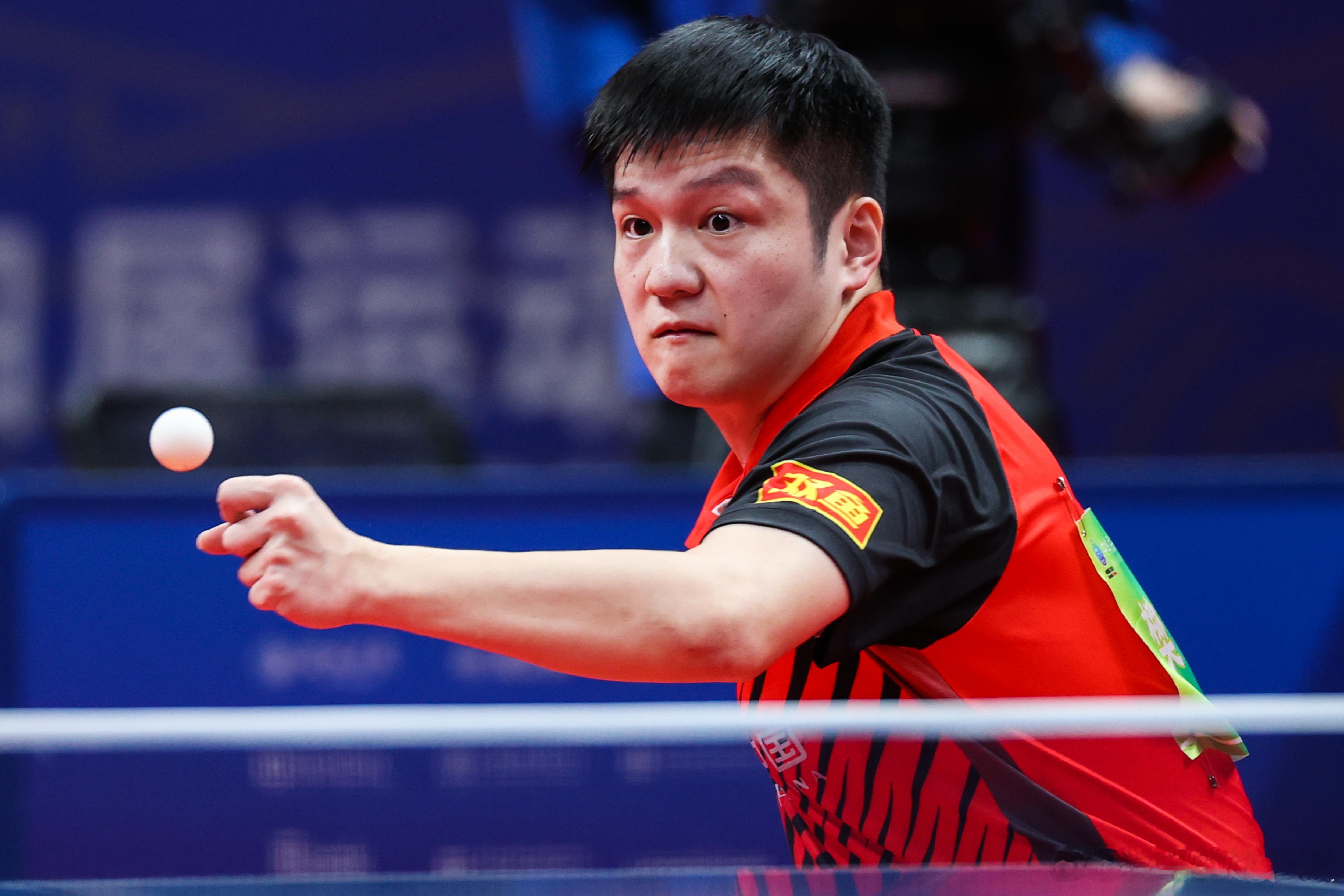 全运男团决赛实时战况太炸了！北京队先拿下双打，1-0领先上海队。焦点战樊振东vs