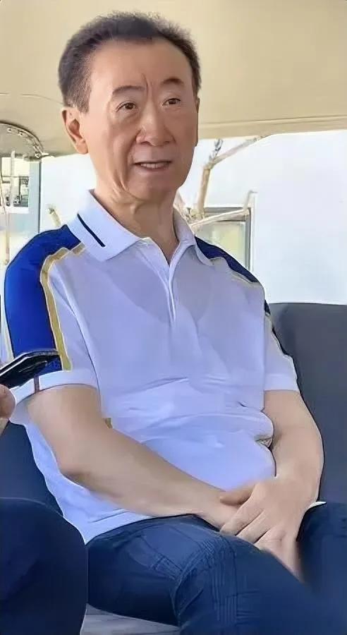 王健林的“救星体质”

是不是有点玄学？

每次万达要栽的时候，总有人递梯子。