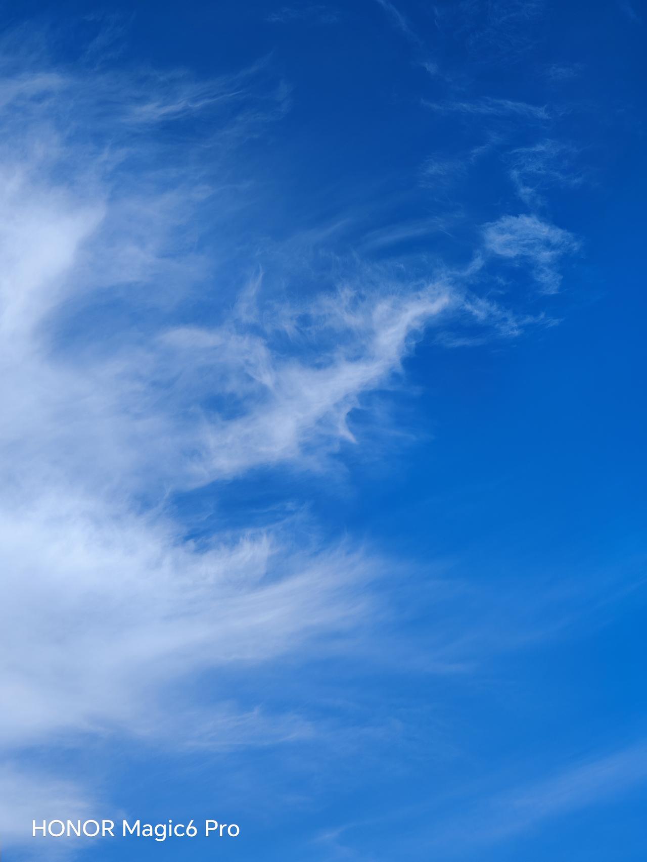 天空很蓝，云层很白。北京顺义天空之城打卡蓝天白云