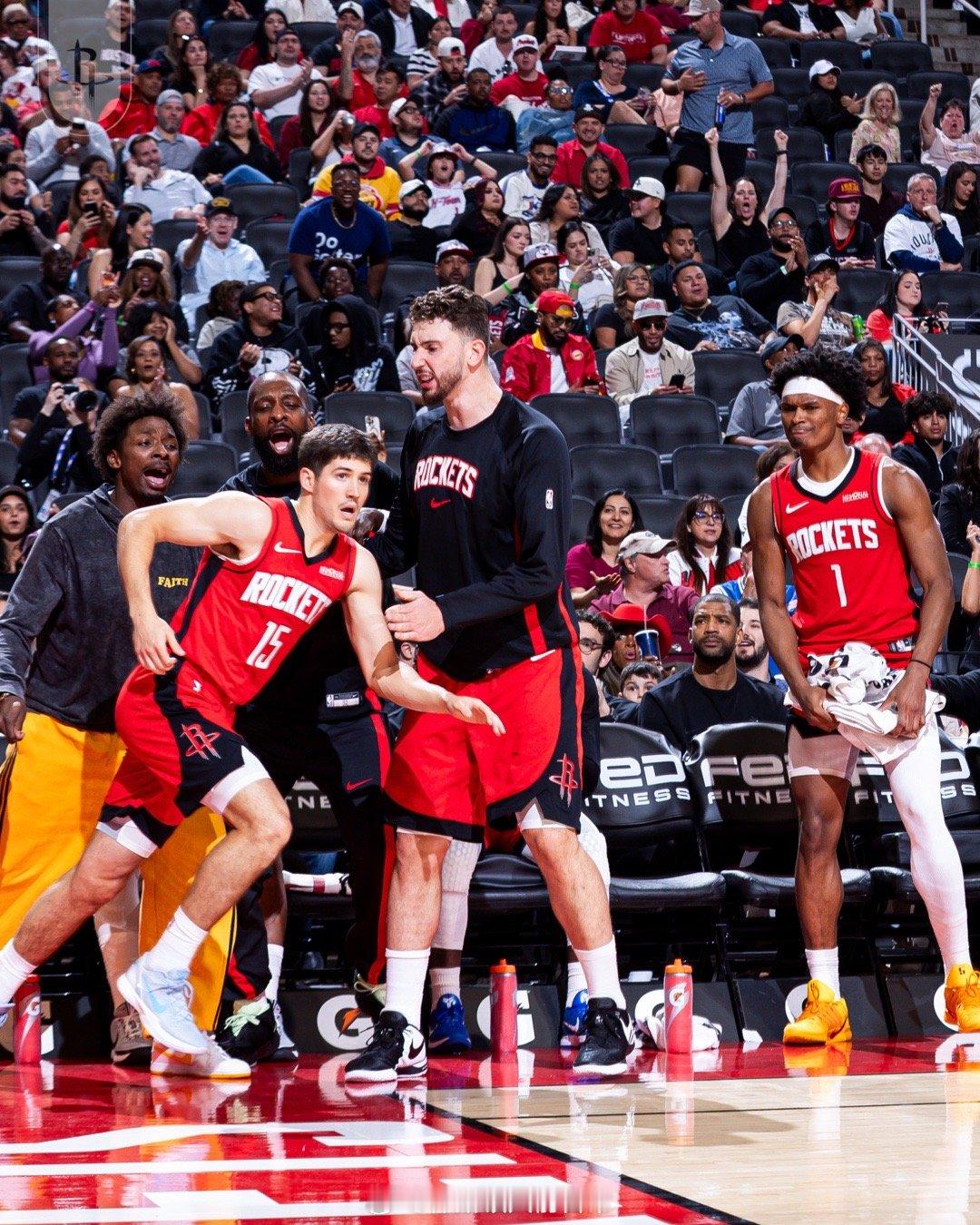 阿门谈申京：“我觉得没人能防住他，我只是不想他过早满足于现状。”火箭7连胜火箭v