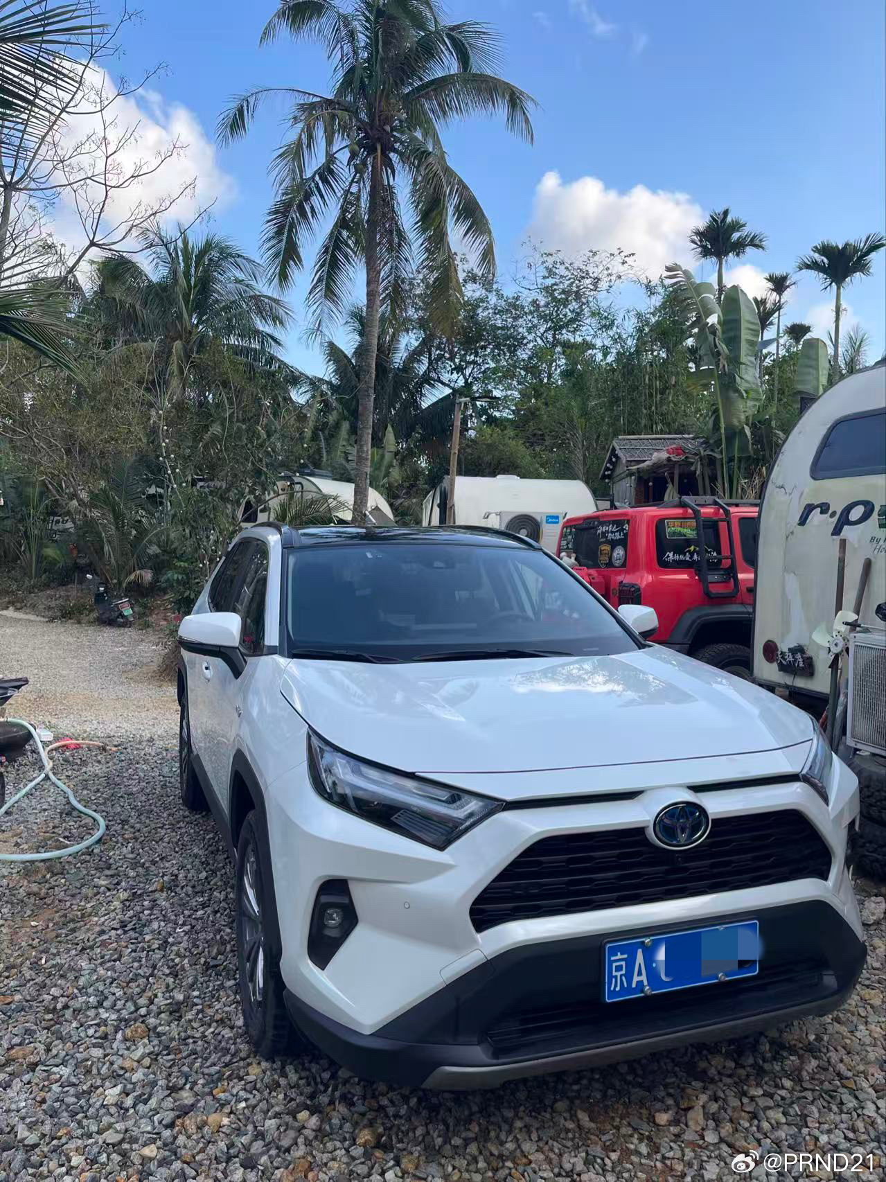 媳妇和娃在海南玩儿了一个多月嘛，其中有一段时间住了个房车营地，老板是位姓闫的大叔