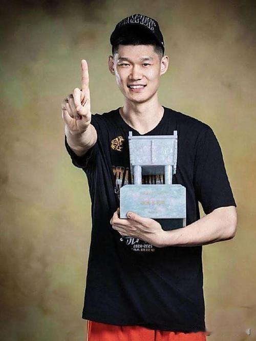 2026年CBA全明星赛首发名单揭晓，浙江广厦队长胡金秋第五次荣膺南区首发。自2