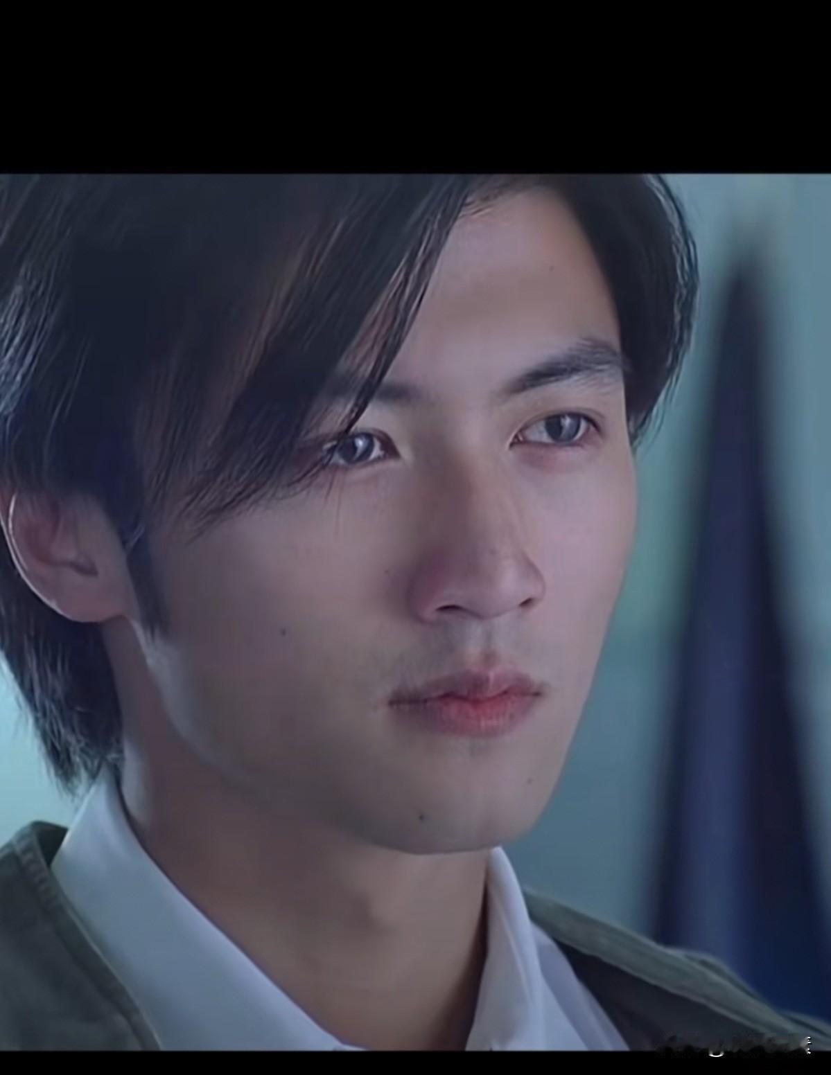 也难怪天后王菲爱他死心塌地，
谢霆锋真是太帅了，
我一个男的看了，
都忍不住赞叹