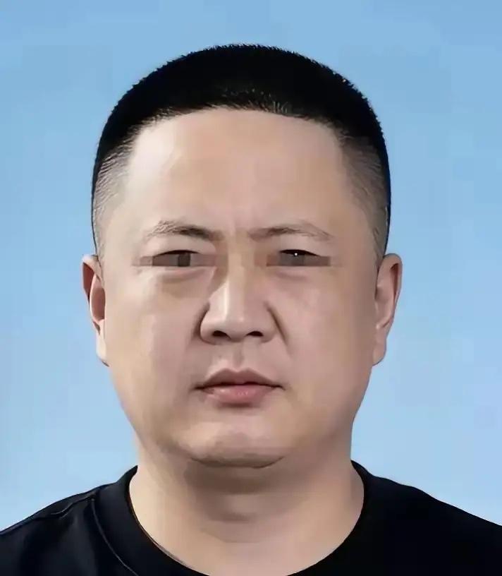 我给妈妈看了欧某某的照片，
奶奶沉默了很久，
突然开口说道，别看这人满脸横肉、凶