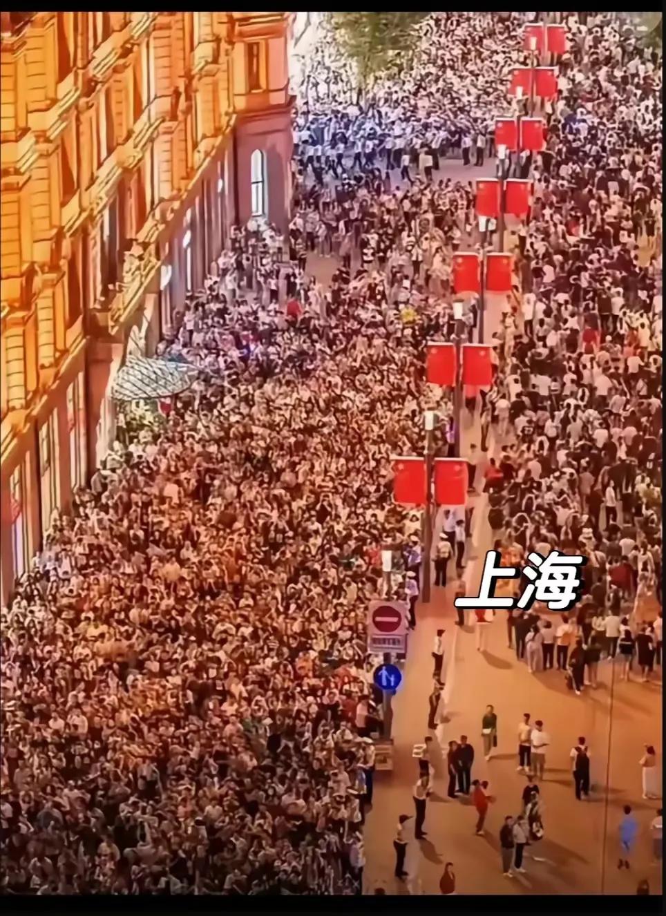 关于跨年，你有怎样的仪式感？上海、武汉跨年夜人从众……太火爆！
每个跨年夜，都像