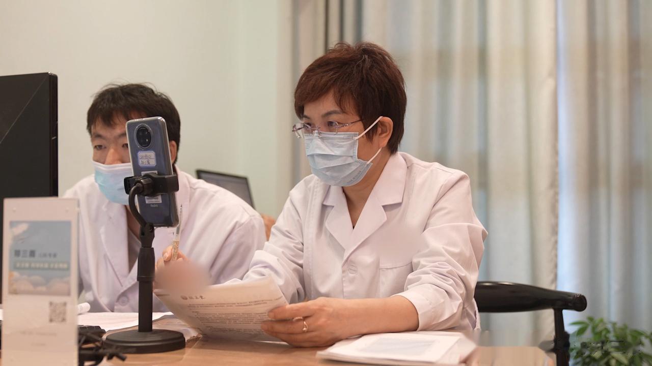 孩子挺能吃的，为什么就是不长个？
 
▶这个男孩8岁，身高118cm，身高处于3