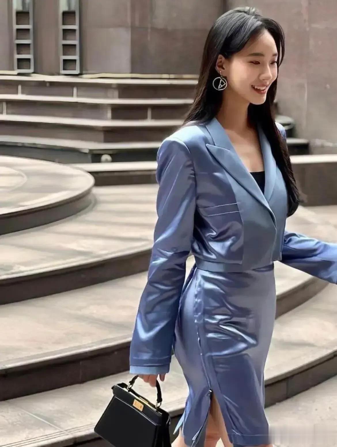 你能相信小Ｓ的二女儿许韶恩才15岁吗？看起来真的很成熟，完全不像15岁的样子，不