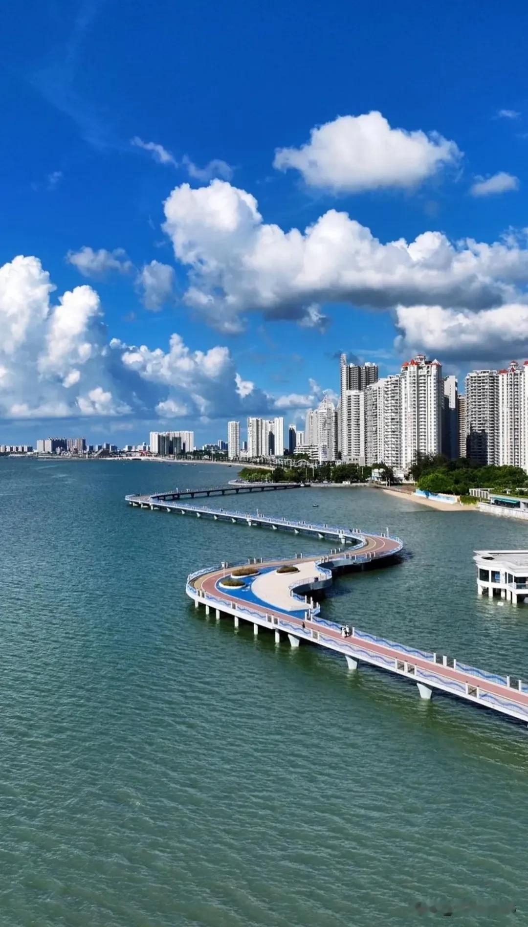 广西最宜居的城市是哪个?广西最宜居住的城市应该是北海和玉林，因为北海有一望无际的