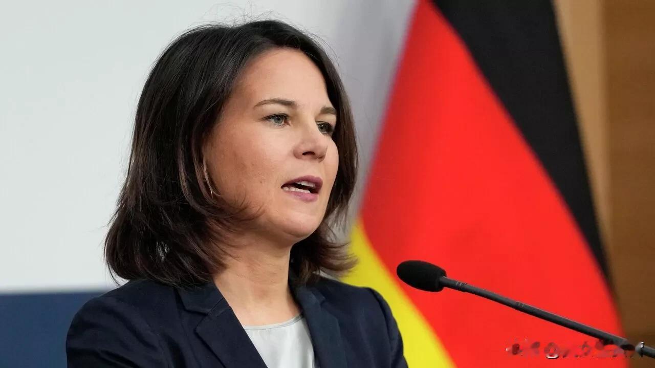 太强硬了！德国外长贝尔伯克表示，任何没有乌克兰参与的俄乌冲突和谈协议都不算数！