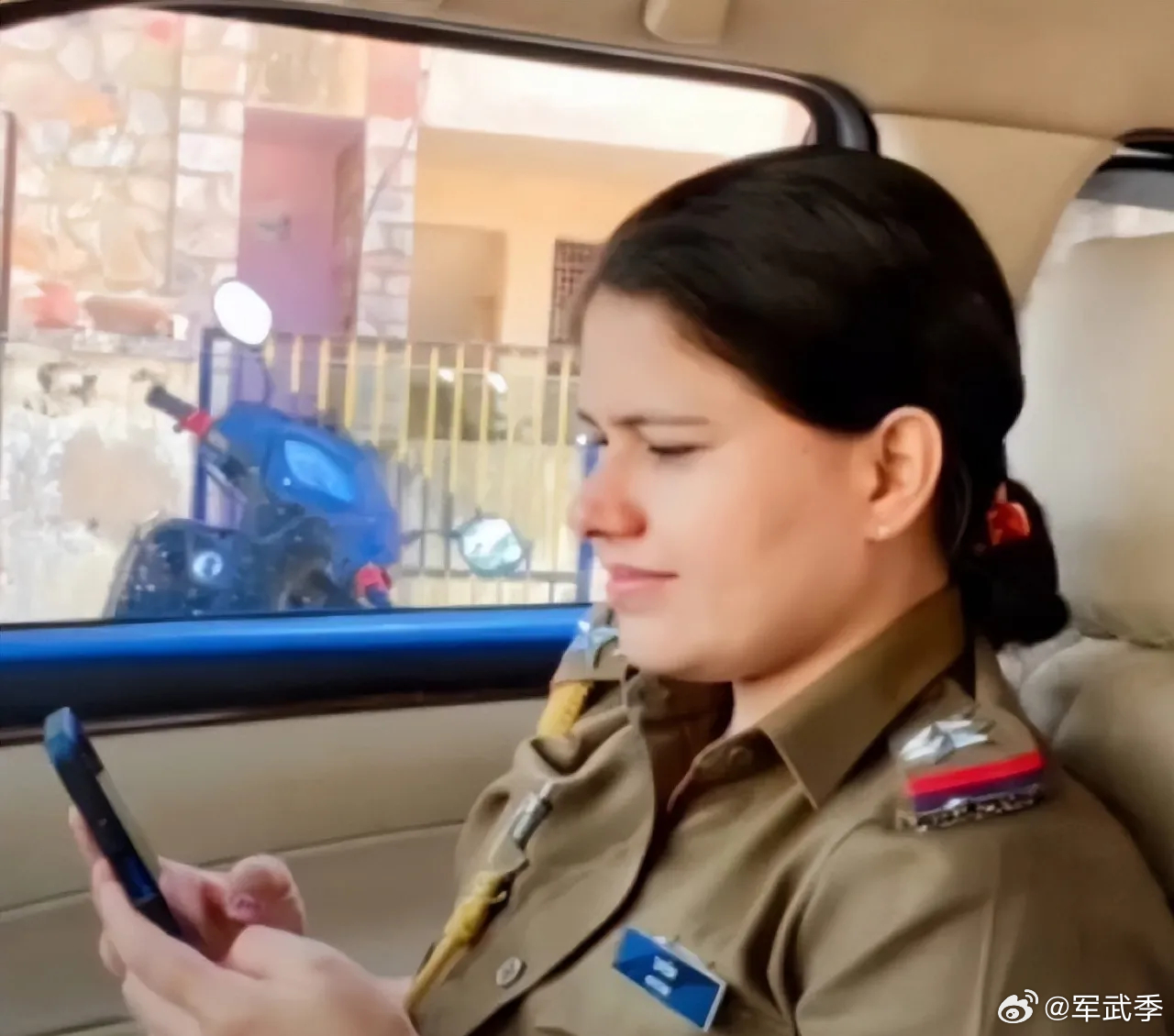 印度媒体-从莫娜到“穆丽警官”：一场荒诞骗局撕开印度警察系统的遮羞布 她叫莫娜·