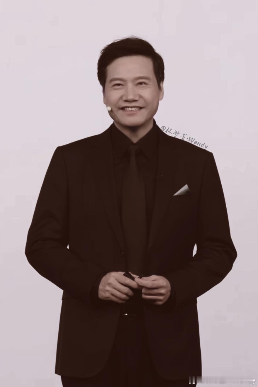 雷军[超话]  哎呦我，这套帅成啥了！ ​​​