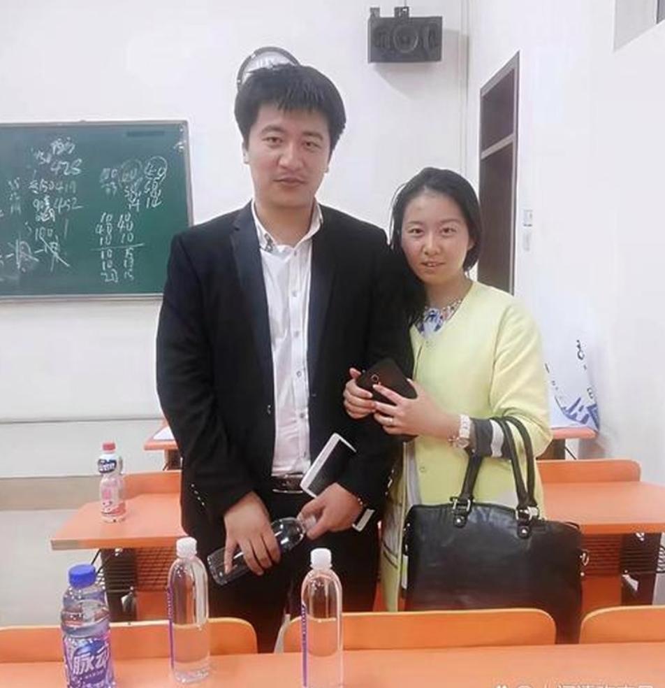 张雪峰离世后，人们才发现他和妻子李丽婧根本不是外界猜的那种自由恋爱多年。真相是经