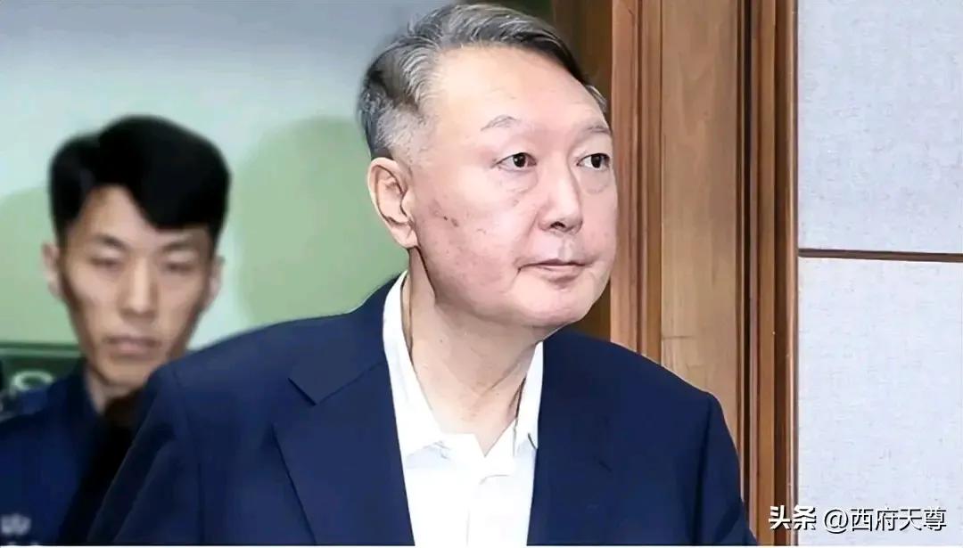 韩国前总统尹锡悦又在监狱里不安分了，负责看管的狱警爆料，尹锡悦饭量很大，经常的大