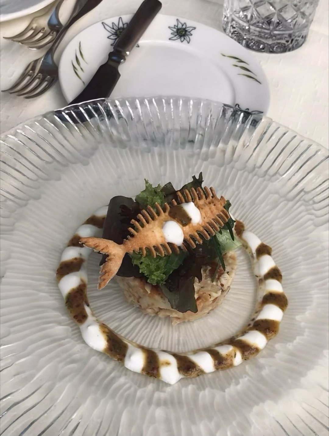 三观不同不必争辩，尊重距离，各自安好，过肩的头发 ，圆圆的脸大大咧咧性格 的我永
