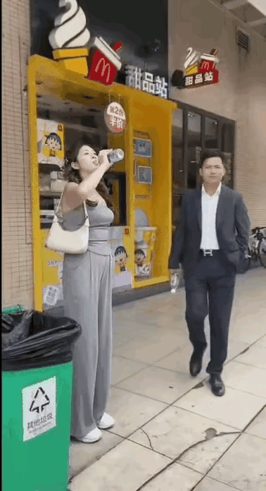 你两到底是谁吓谁啊[泪奔][泪奔]