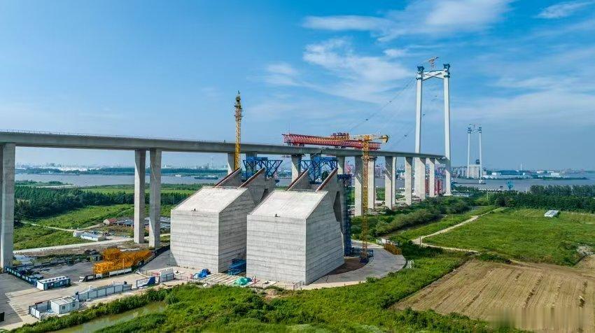 双超级工程拉满长三角经济加速度 张靖皋长江大桥位于江阴大桥下游约28公里处，沪苏