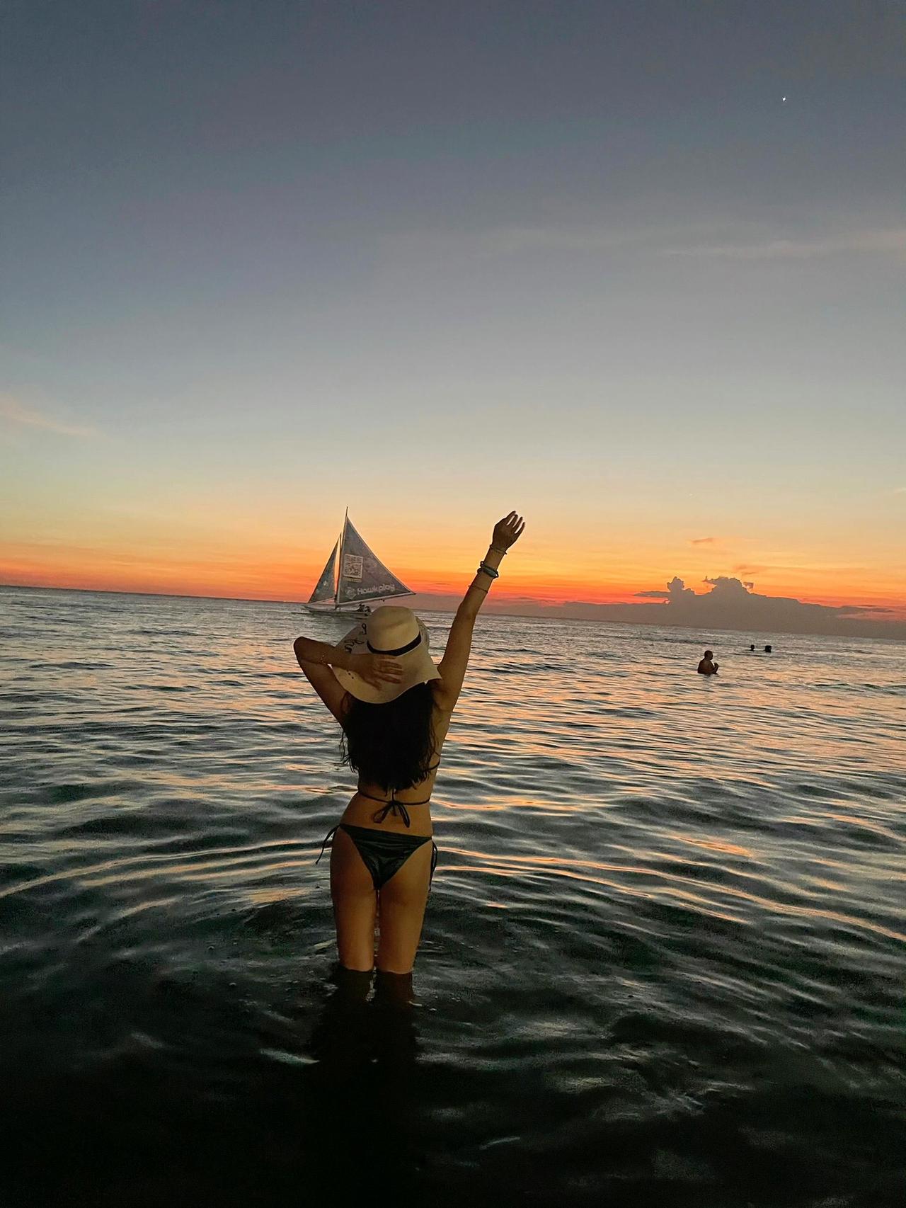 都记录着我玩水的欢声笑语。🏖️😄
上热门 海边拍照 美女 御姐