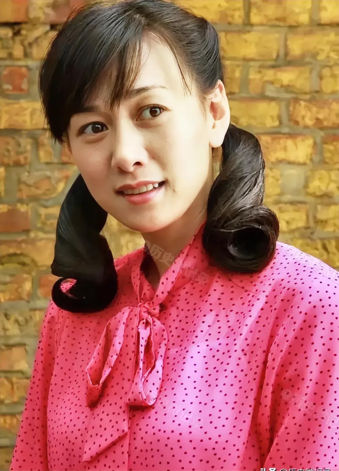 虽然她不是那么大红大紫，但是很喜欢她，
喜欢她的演技，她不是很漂亮，
但是很耐看