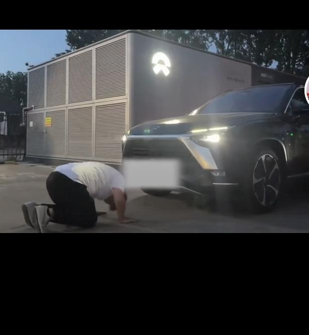 浙江一女子喜提50万蔚来新车，驾驶过程中试用辅助驾驶，车子“连续两次闯红灯”！而