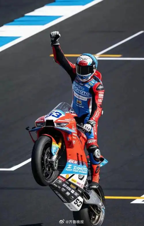 #张雪机车夺冠摩友别盲目下单#【晚报来论 | 张雪机车夺冠引购车热，摩友别冲动消