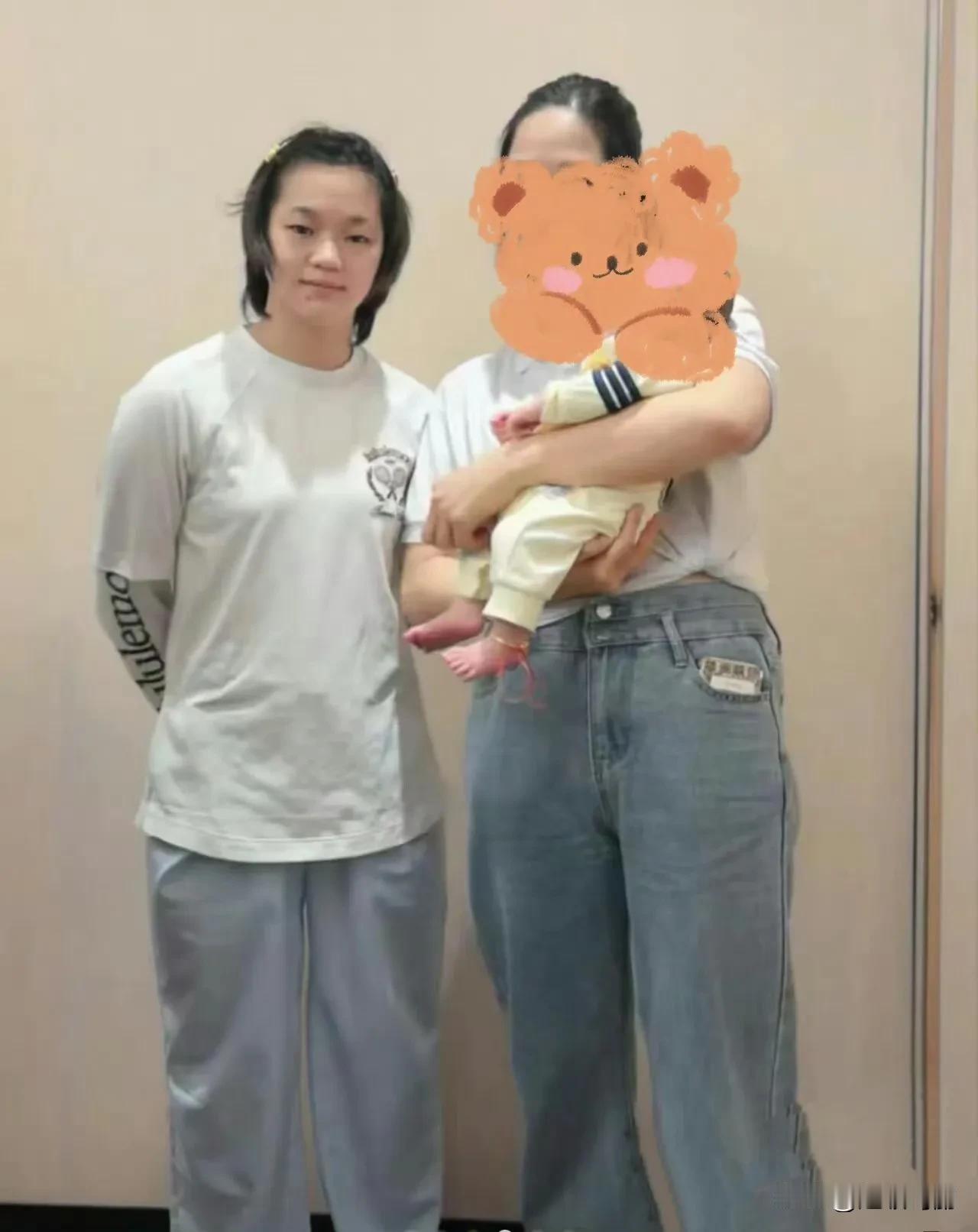 全红婵开始身体发育了
可能很多人不知道，在训练期的时候她们的饮食甚至是精准到克的