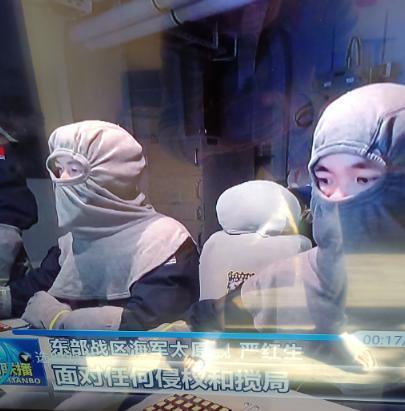 为什么正义使命-2025演习中，我海军指战员都戴上了头套？这头套起什么作用？
 