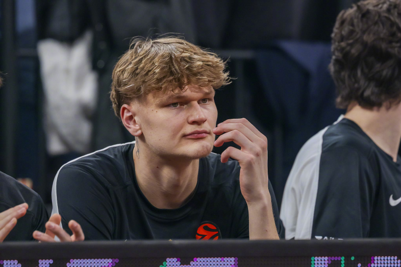 欧媒BasketNews报道，贝尔格莱德游击主教练佩纳罗亚对穆里宁的投入提出质疑