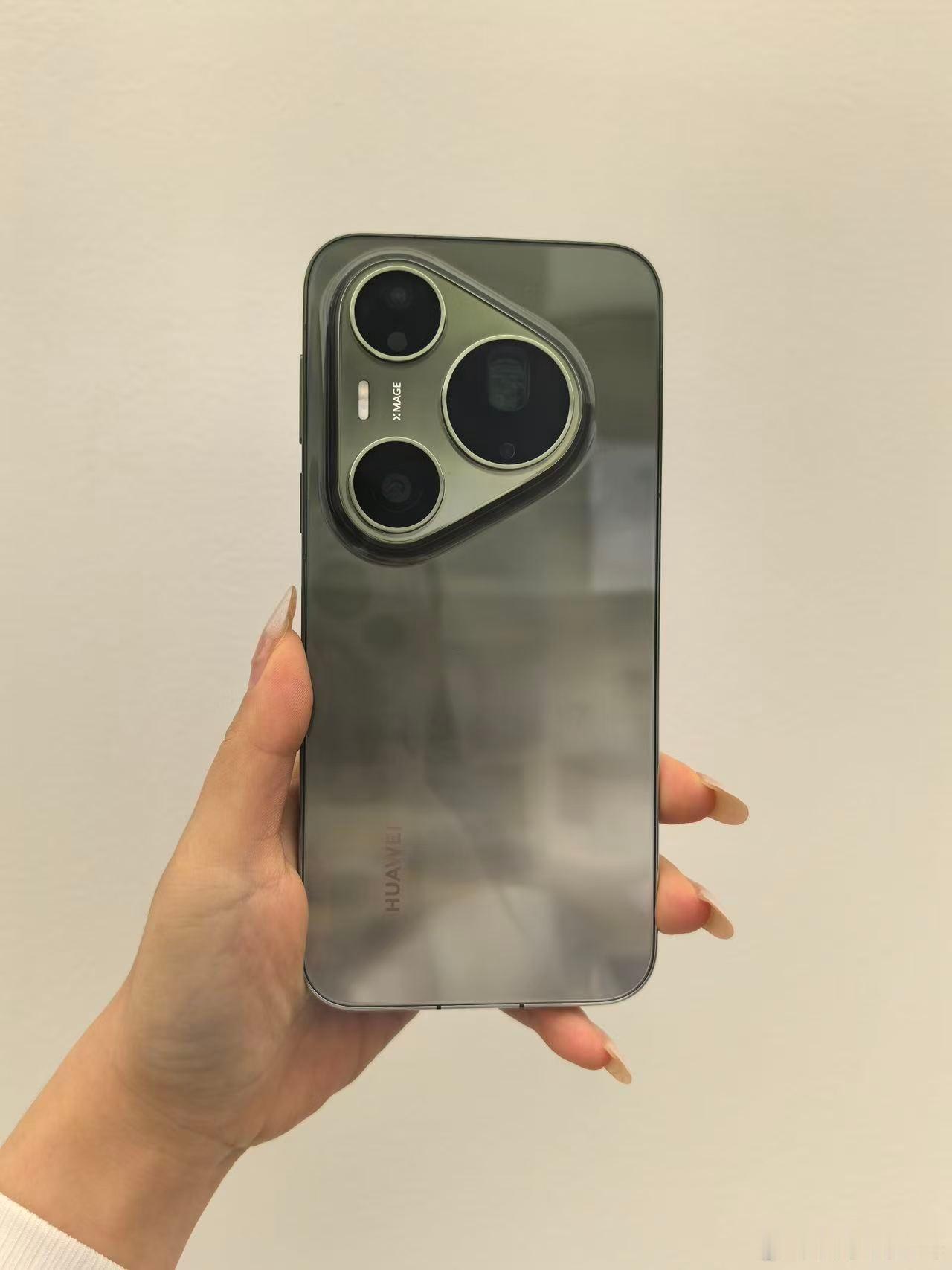 Pura 90系列&Pura x max真机实拍图！新机应接不暇。感觉实物更漂亮