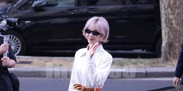 刘诗诗CELINE大秀下班✨跑的好轻盈，现场路人朋友“刘诗诗～”此起彼伏[捂嘴哭