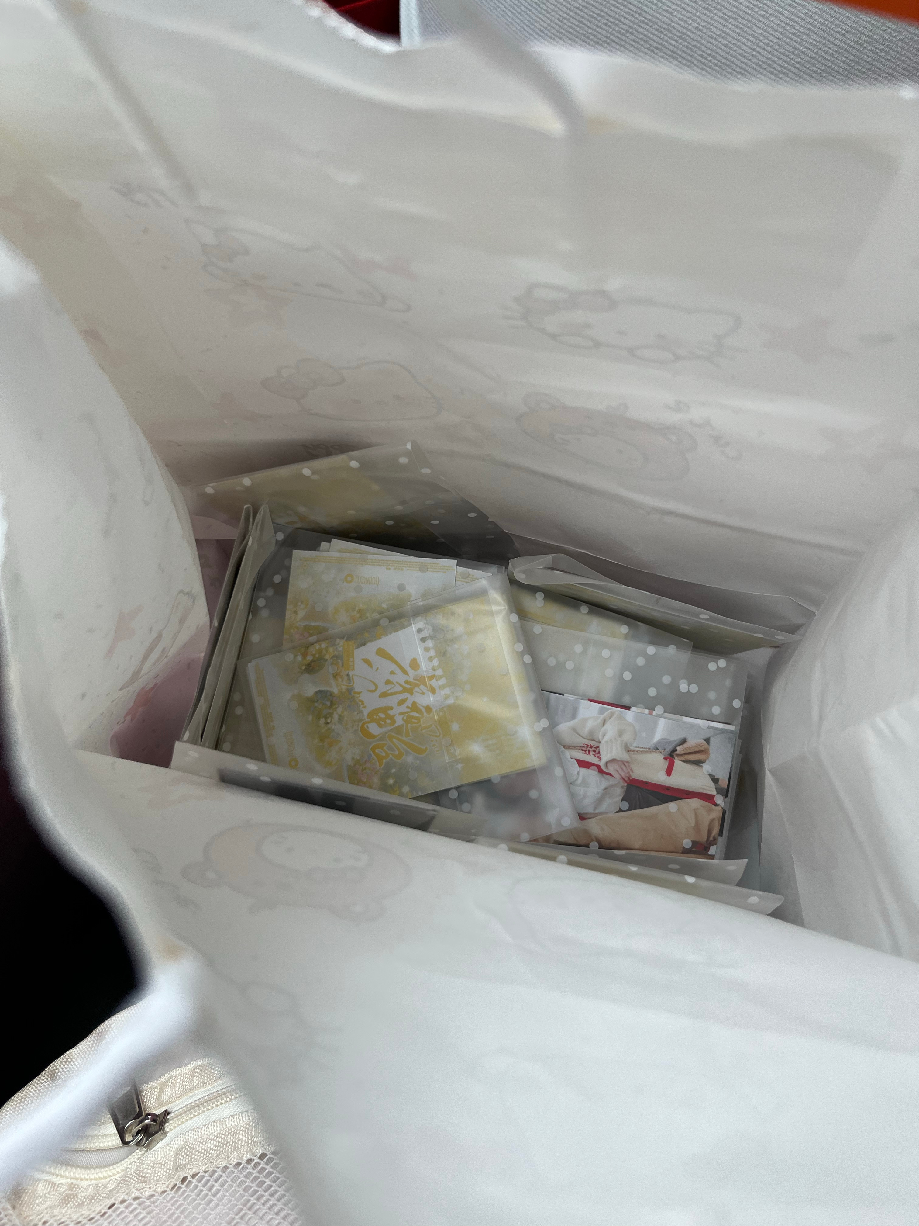 鞠婧祎周边市场  今天我们一定玩的很开心 