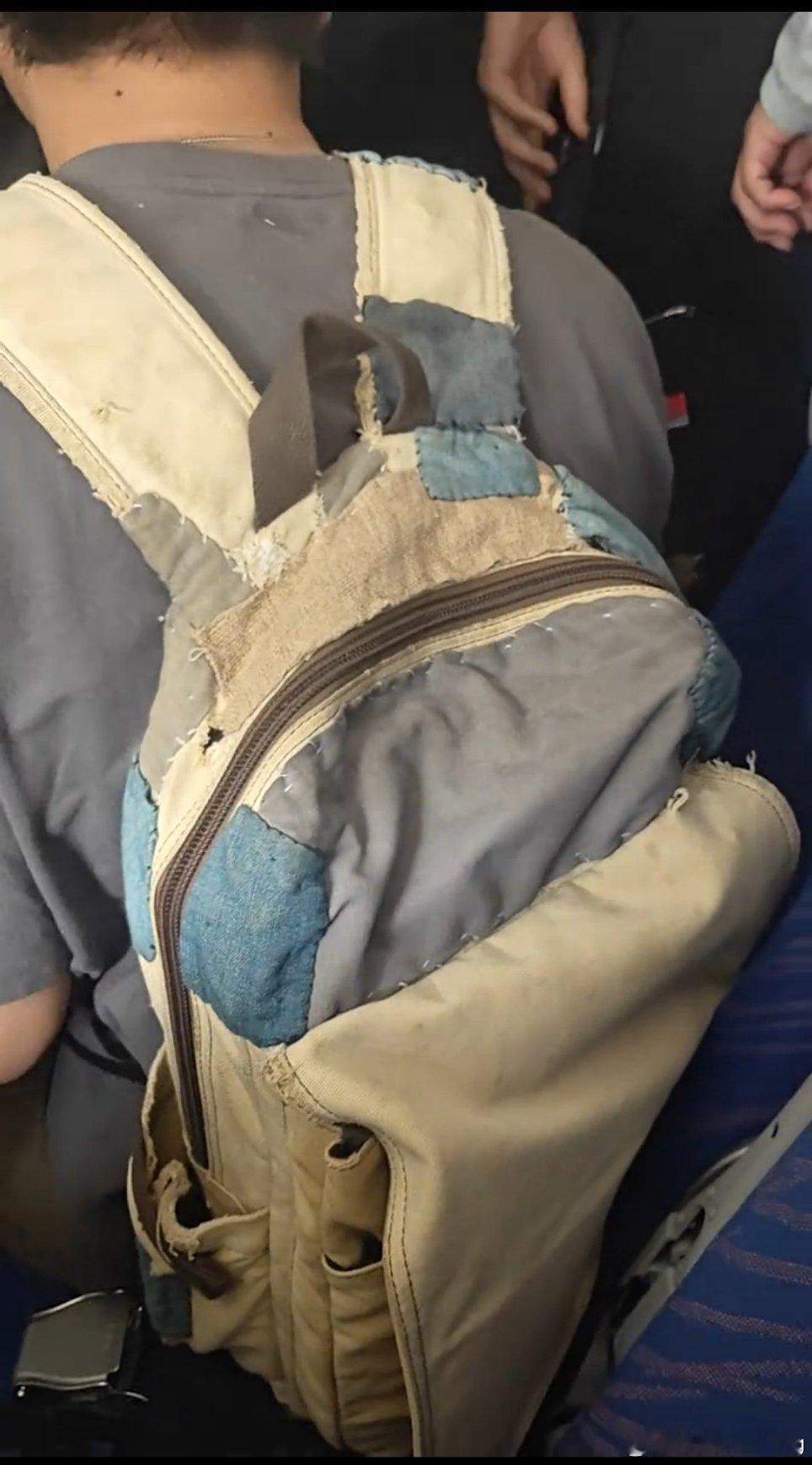 这背包，姥姥缝过，奶奶补过，妈妈改过，自己也动过针线。每一处补丁，都藏着家人的爱