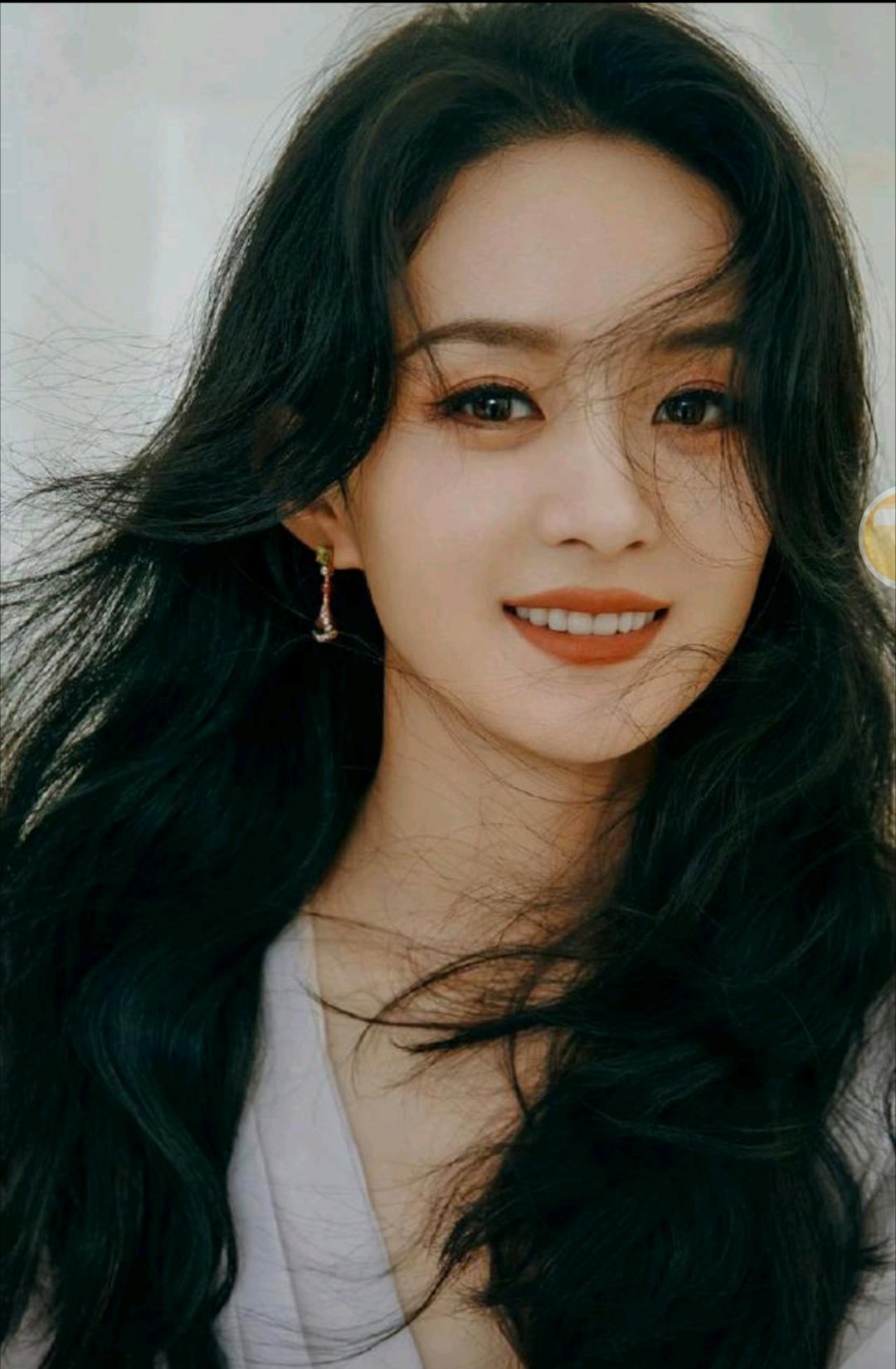 女明星纵使极尽保养、容颜常驻，年少时独有的青涩与纯真，终究无法留住。阅历会重塑眼