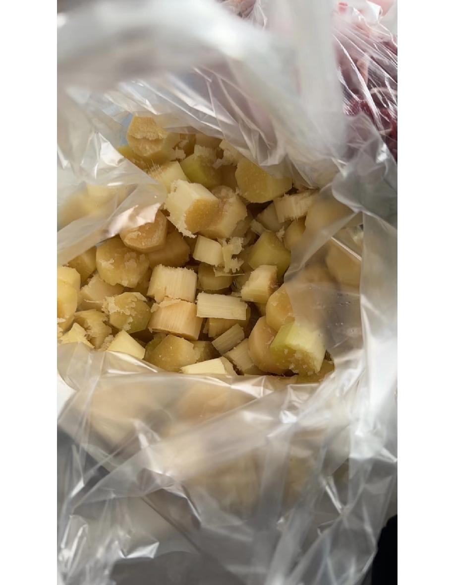 我活这么大，从来没自己去买过甘蔗，一直都觉着这东西是按斤称着卖的。今儿个第一次自