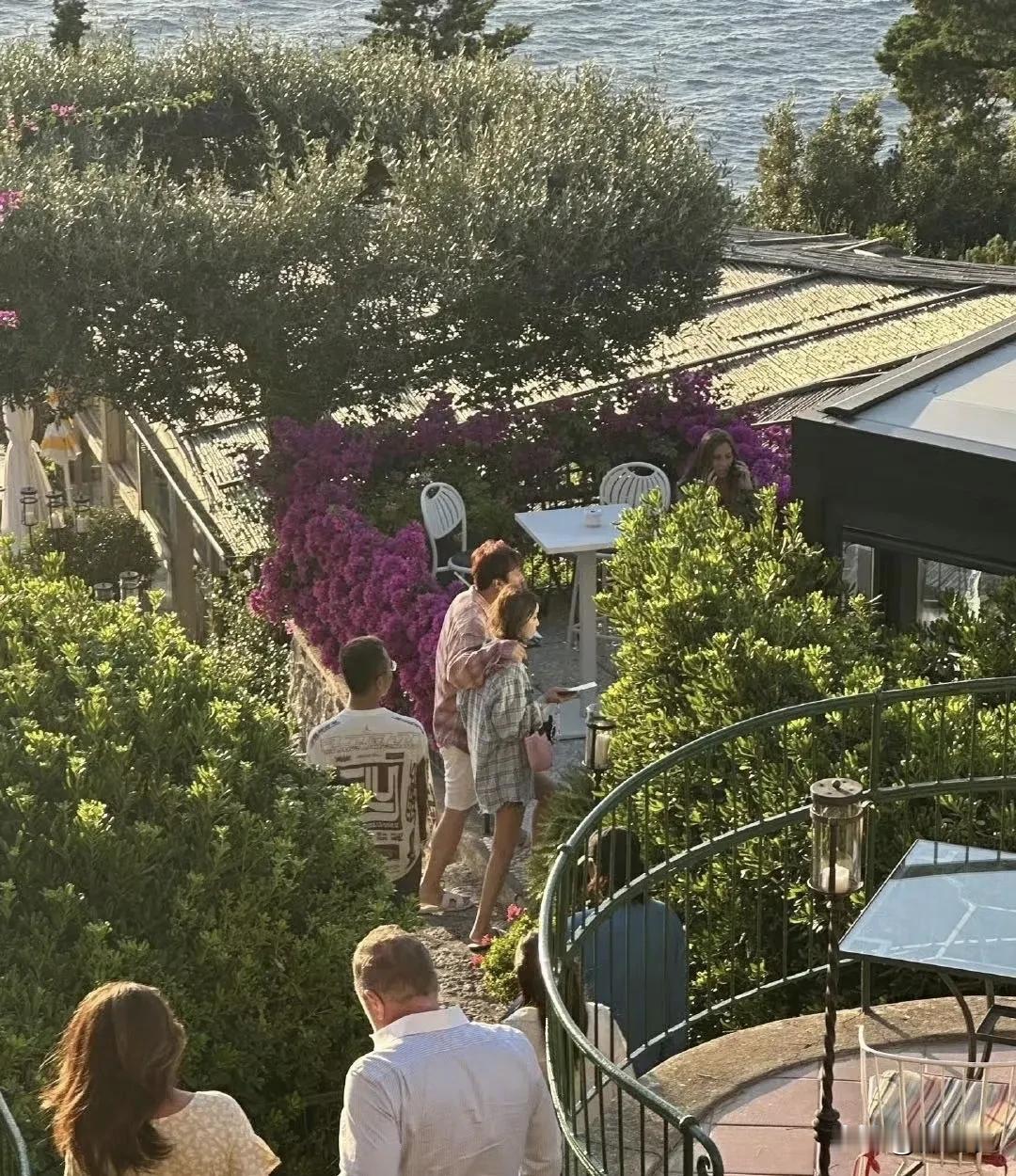 王思聪现在都快四十多了吧，而老王现在看起来身子还蛮硬朗的，所以等老王走了，他估计
