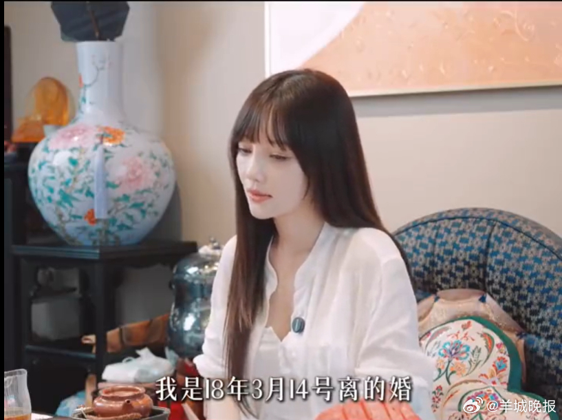 【#贾乃亮离婚后会一起管孩子# 】近日，李小璐在采访中透露，与贾乃亮已于2018